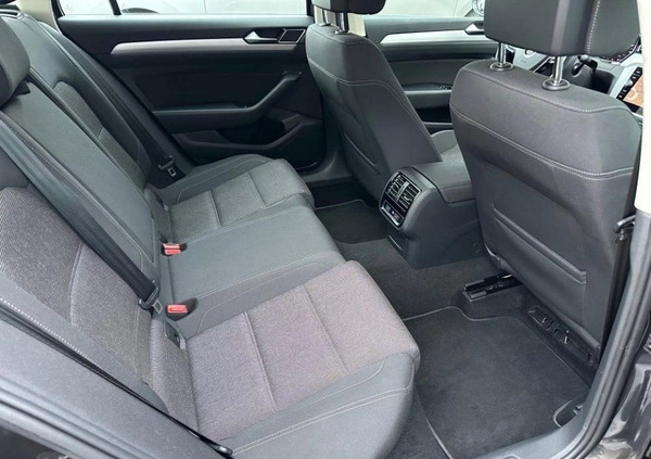 Volkswagen Passat cena 84900 przebieg: 135690, rok produkcji 2019 z Cybinka małe 121